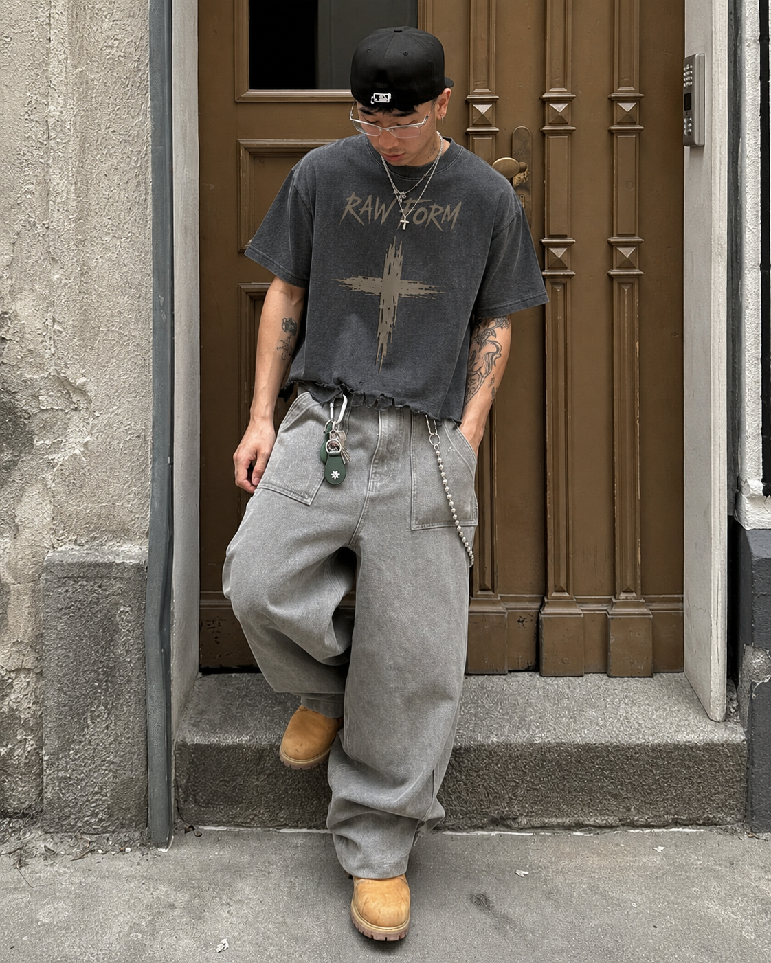 Distressed Hem Raw Form Cropped Tee